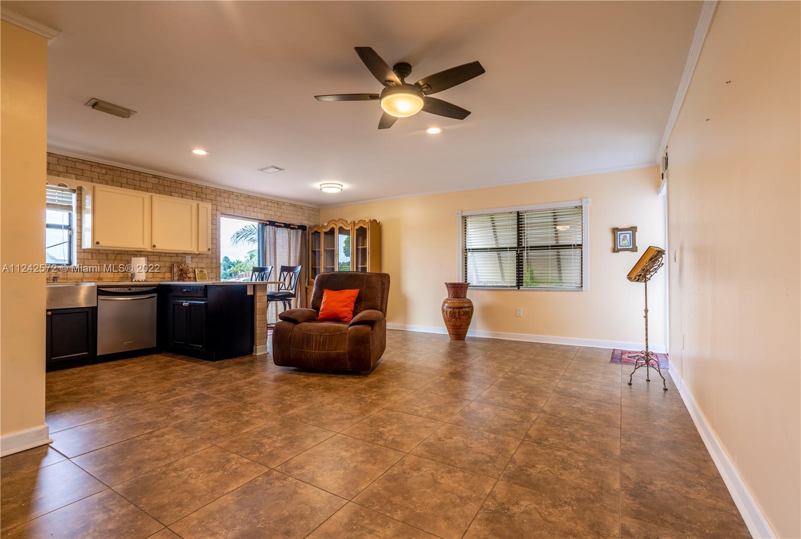 LAGUNA TROPICAL CONDO - Residential