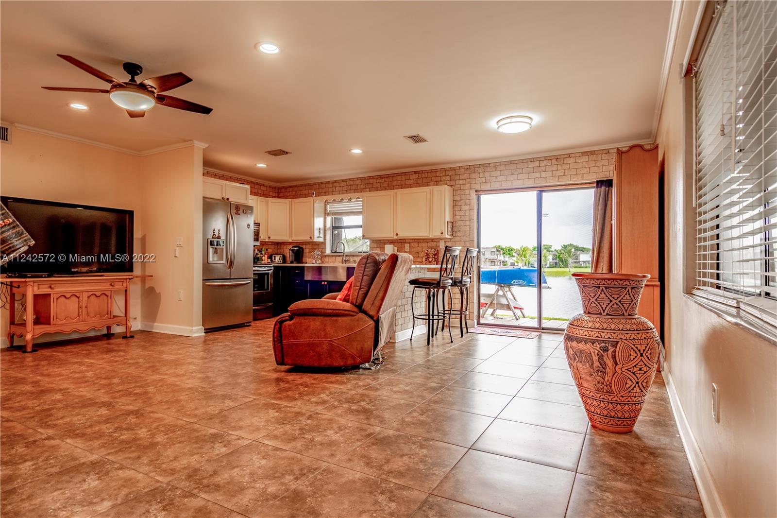 LAGUNA TROPICAL CONDO - Residential