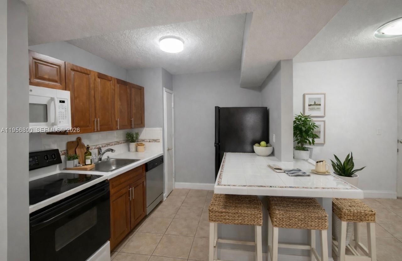UNIVERSITY TRAIL CONDO - Residential