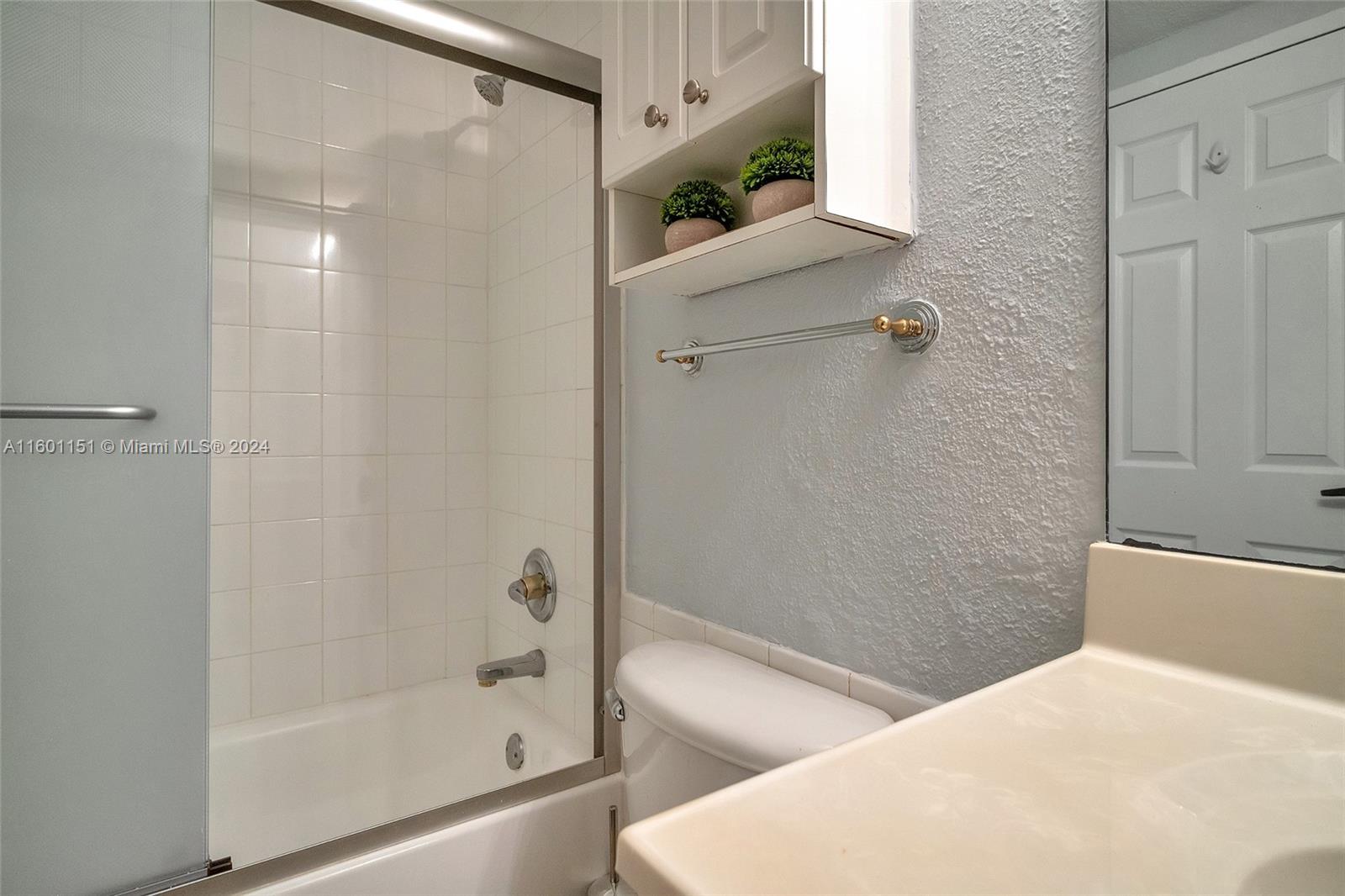WAVE CONDO - Residential Lease