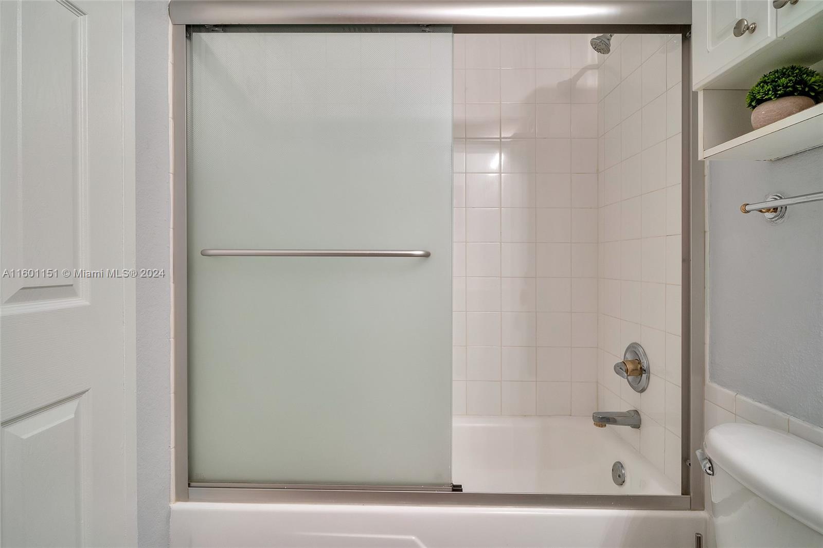 WAVE CONDO - Residential Lease
