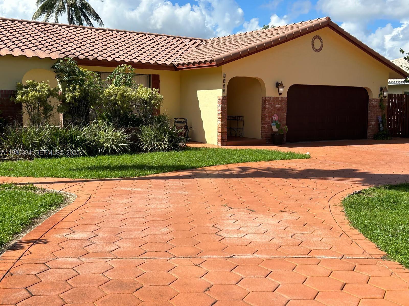 Beautiful single family home with pool and enclosed backyard patio! Located in the best area of Coral Springs! Close to the best restaurants, shopping Center, Downtown Coral Springs, main roads and highways.  The house offer  Many fruit trees in the backyard. No HOA Approval! FIRST MONTH AND 1 DEPOSIT ONLY! House available Feb 23