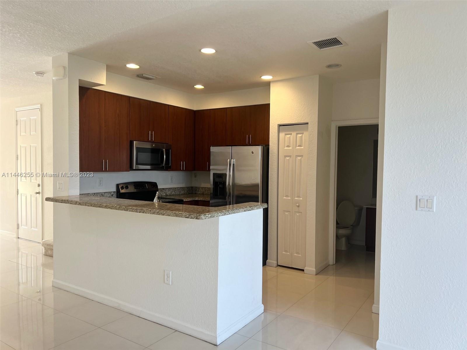 SUNSET LAKE TOWNHOMES - Residential