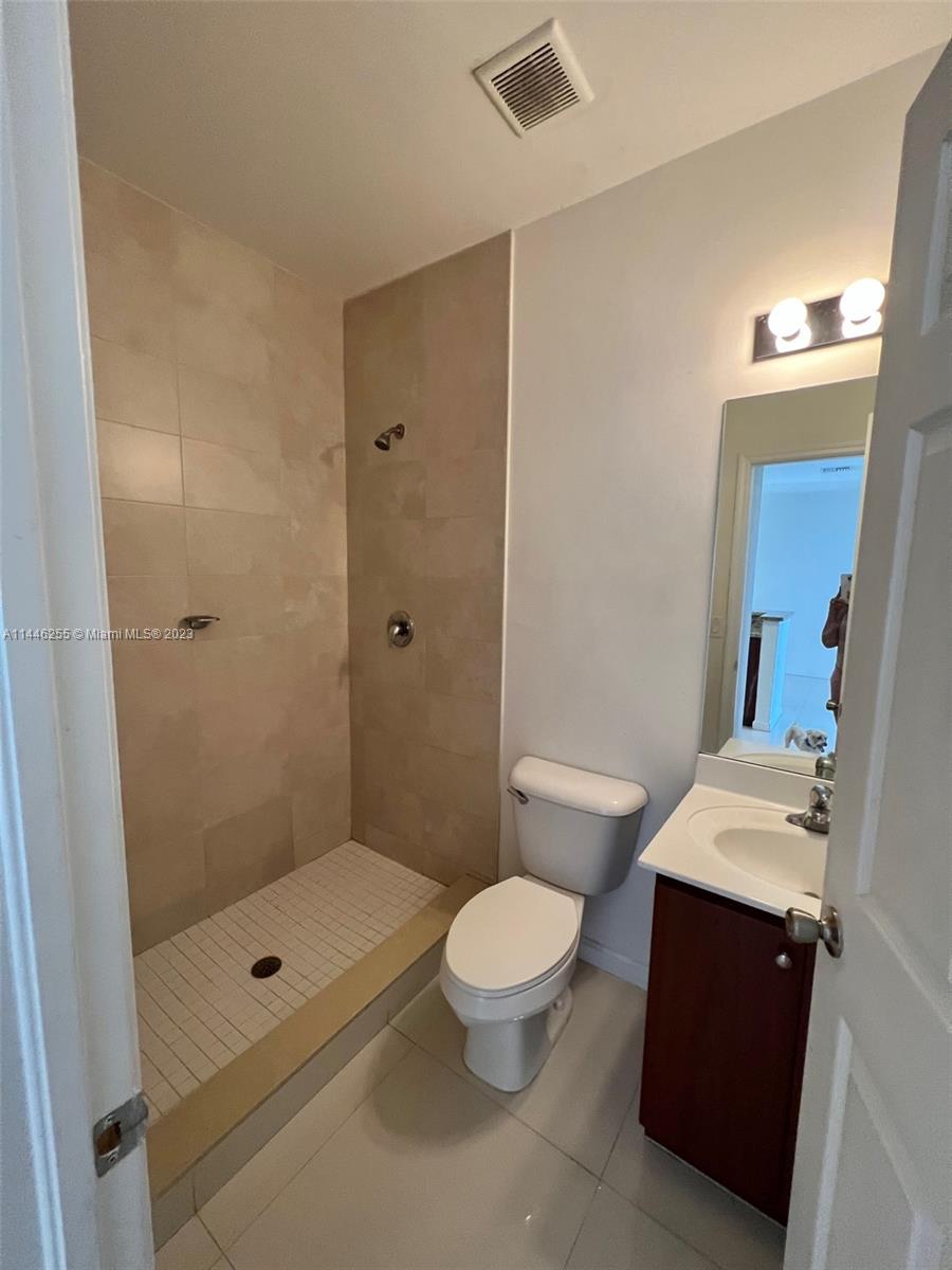 SUNSET LAKE TOWNHOMES - Residential