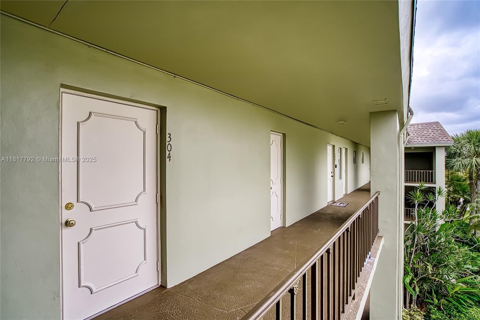 FOUNTAINS OF PALM BEACH C - Residential Lease