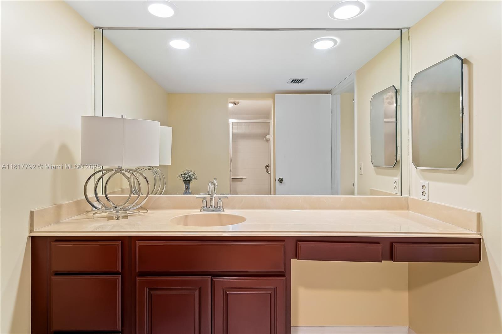 FOUNTAINS OF PALM BEACH C - Residential Lease