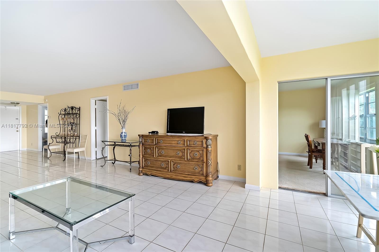 FOUNTAINS OF PALM BEACH C - Residential Lease