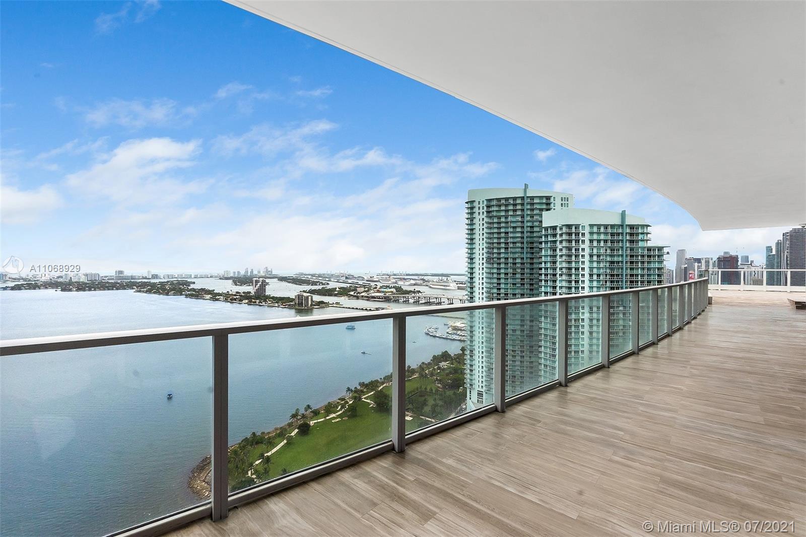 PARAMOUNT BAY CONDO - Residential