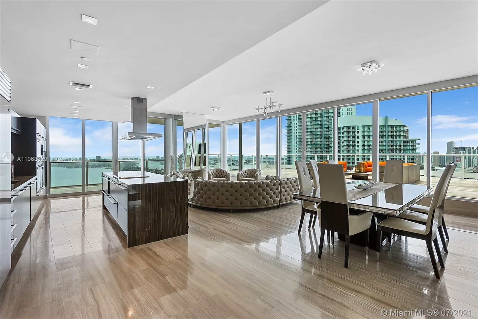 PARAMOUNT BAY CONDO - Residential