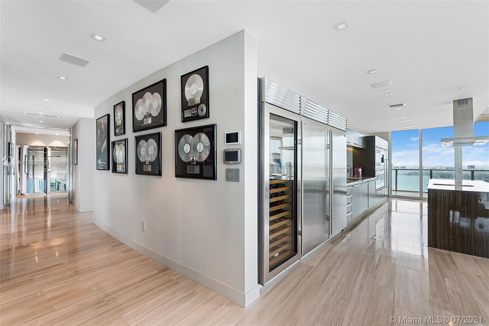 PARAMOUNT BAY CONDO - Residential