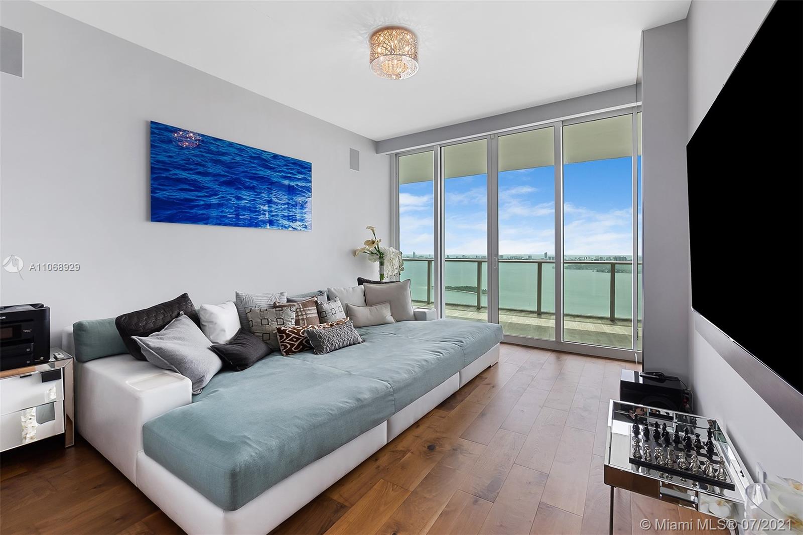 PARAMOUNT BAY CONDO - Residential