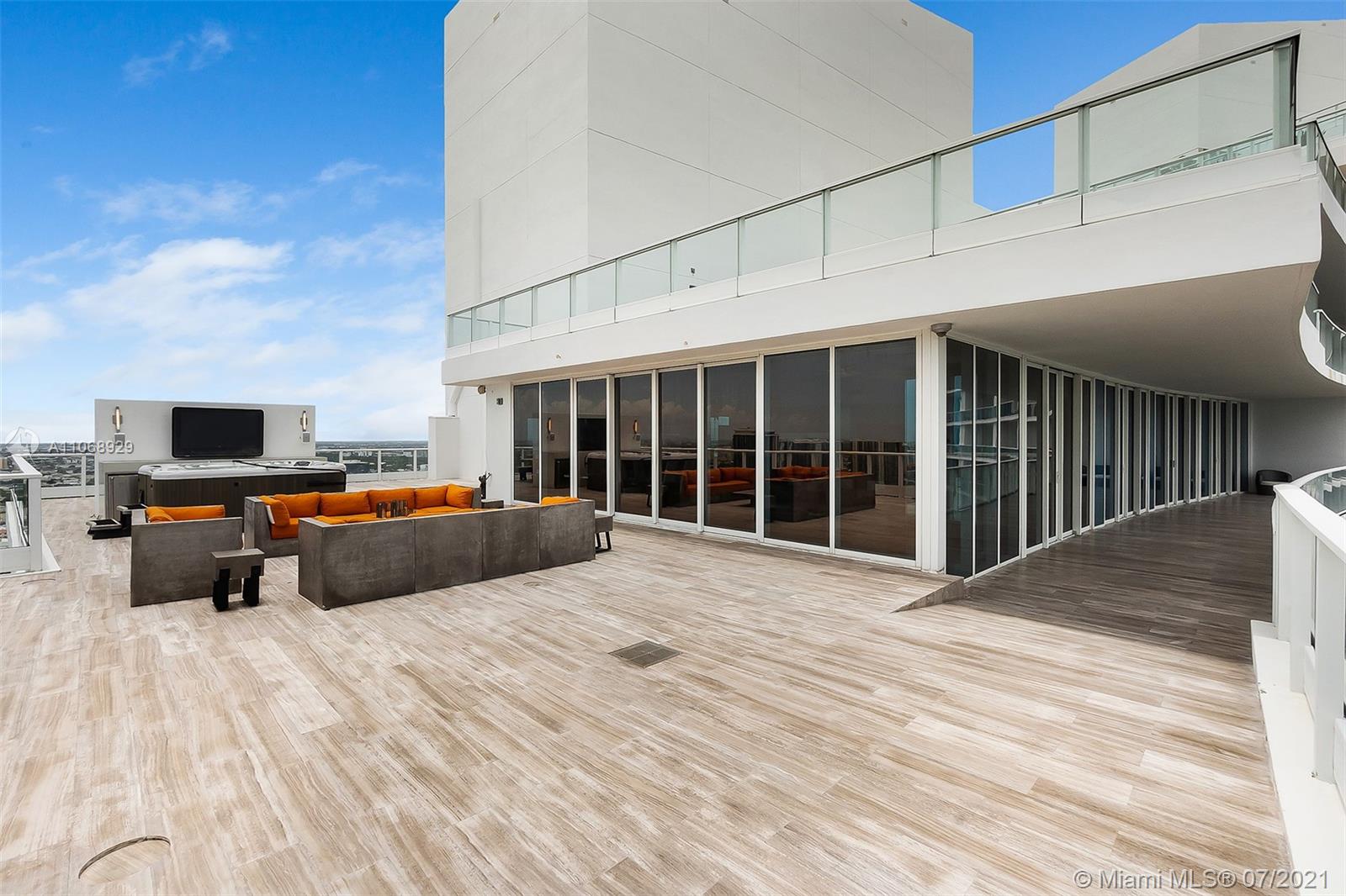 PARAMOUNT BAY CONDO - Residential