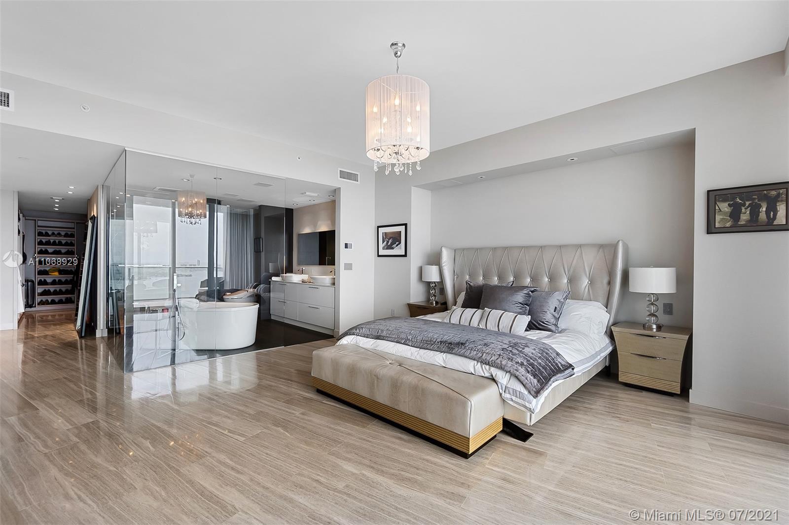 PARAMOUNT BAY CONDO - Residential