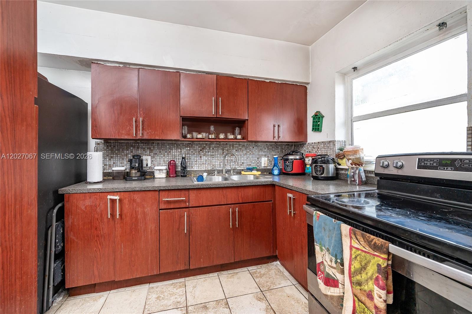 VICTORIA CONDO - Residential