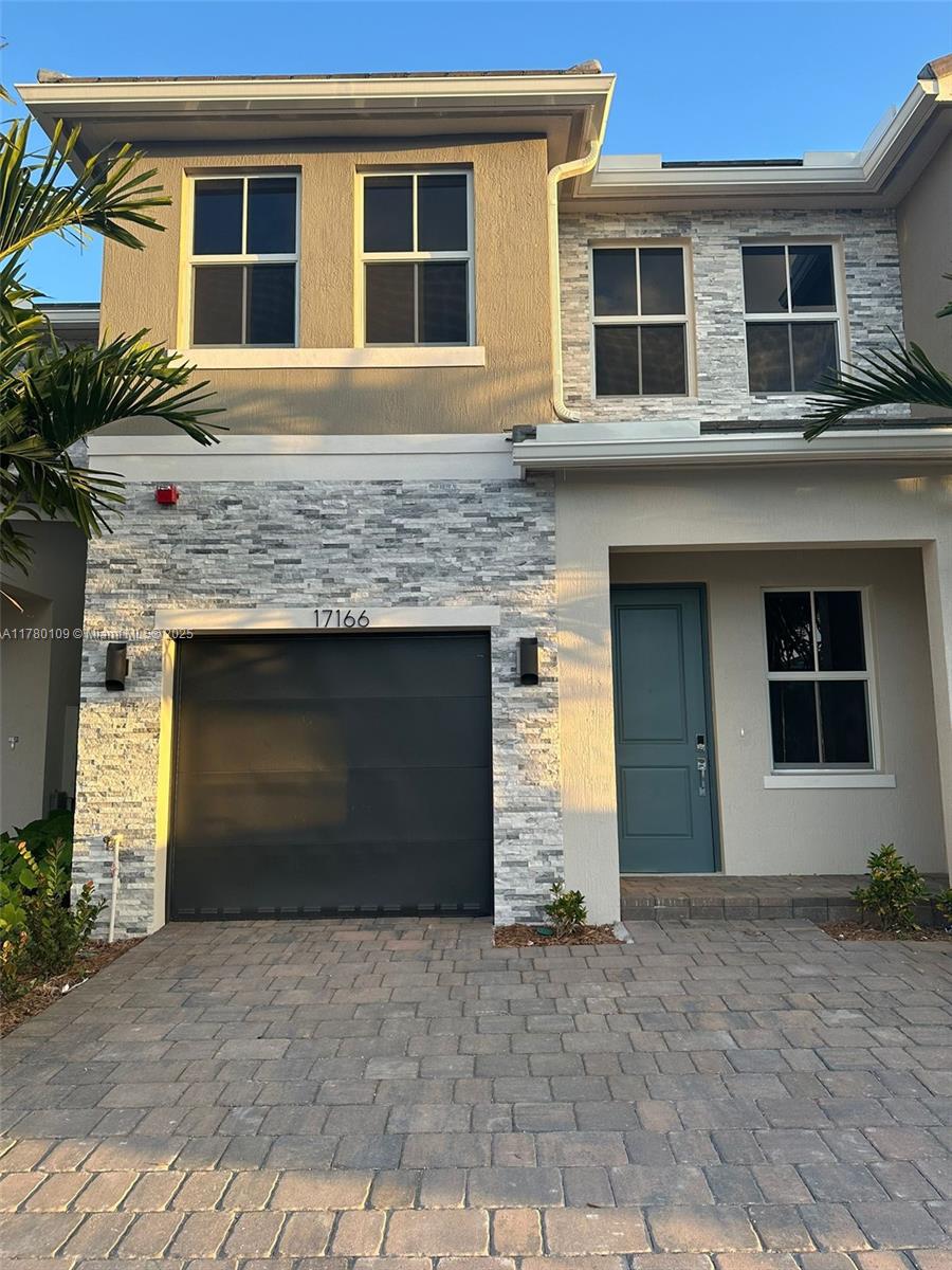 MERRICK SQUARE - Residential Lease
