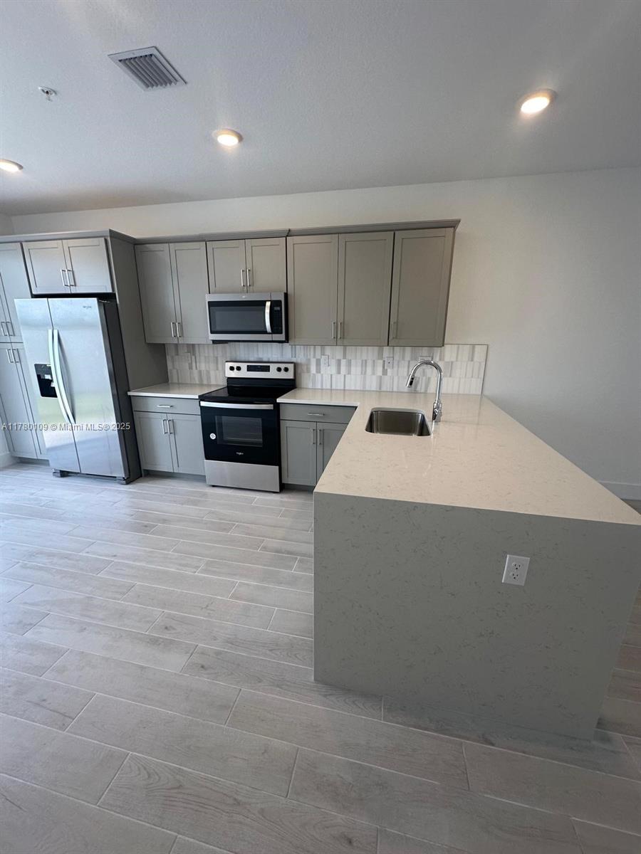 MERRICK SQUARE - Residential Lease