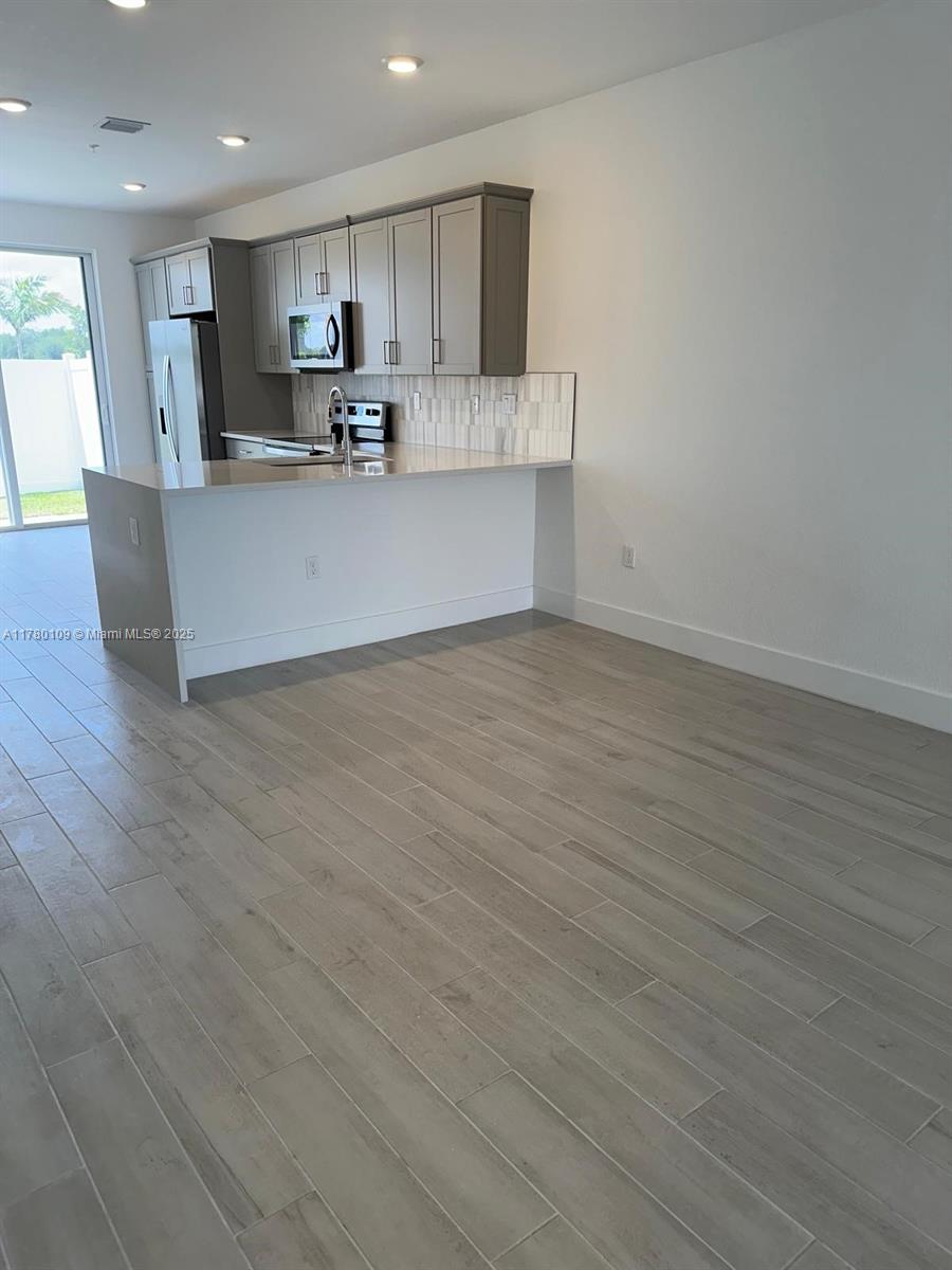 MERRICK SQUARE - Residential Lease