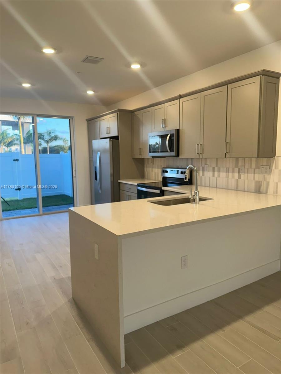 MERRICK SQUARE - Residential Lease