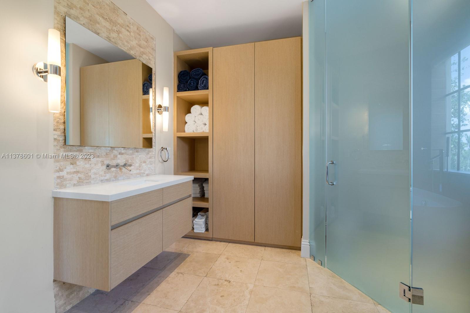 CLOISTERS ON THE BAY COND - Residential