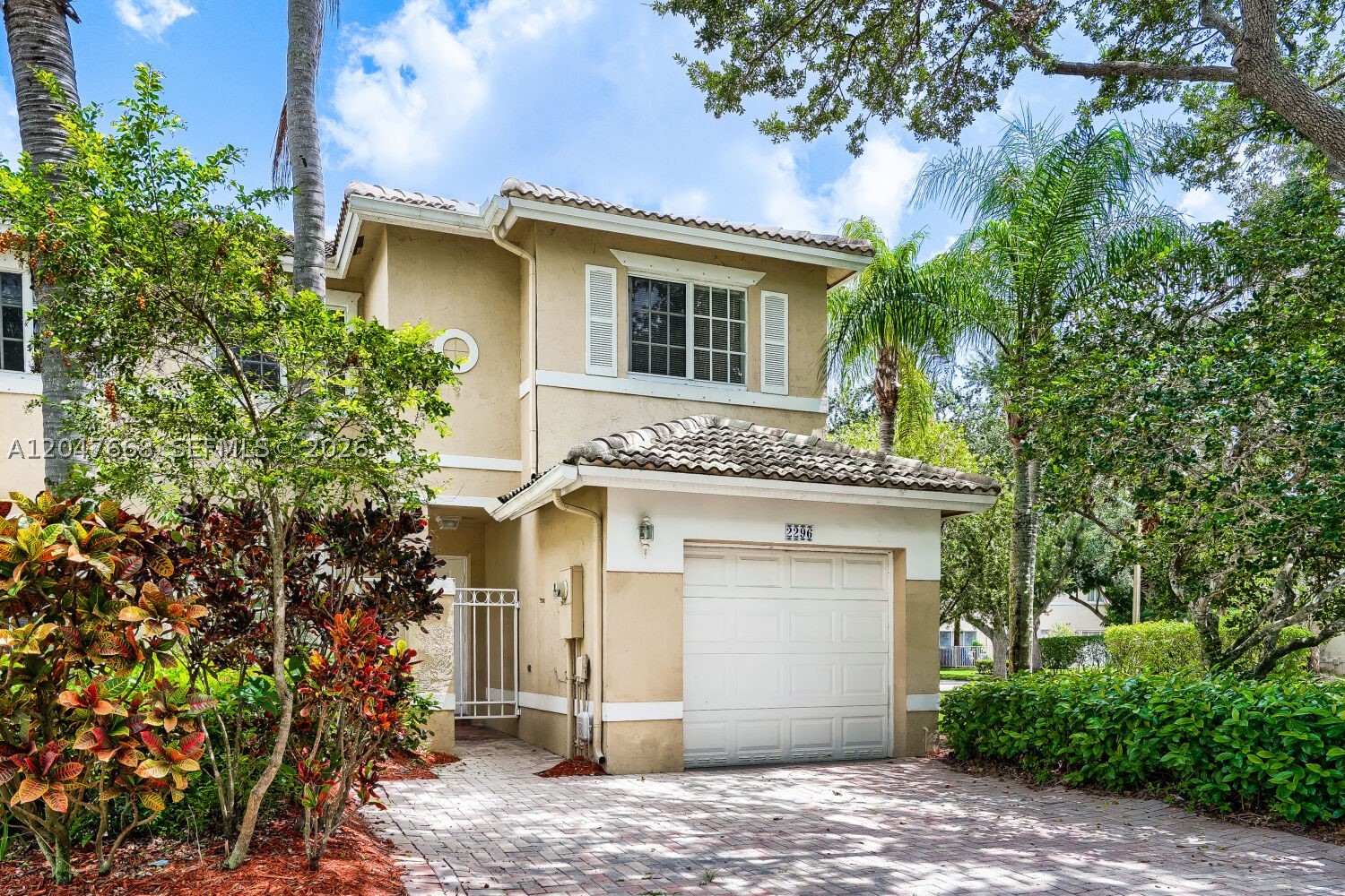 PEMBROKE ISLES 1 - Residential