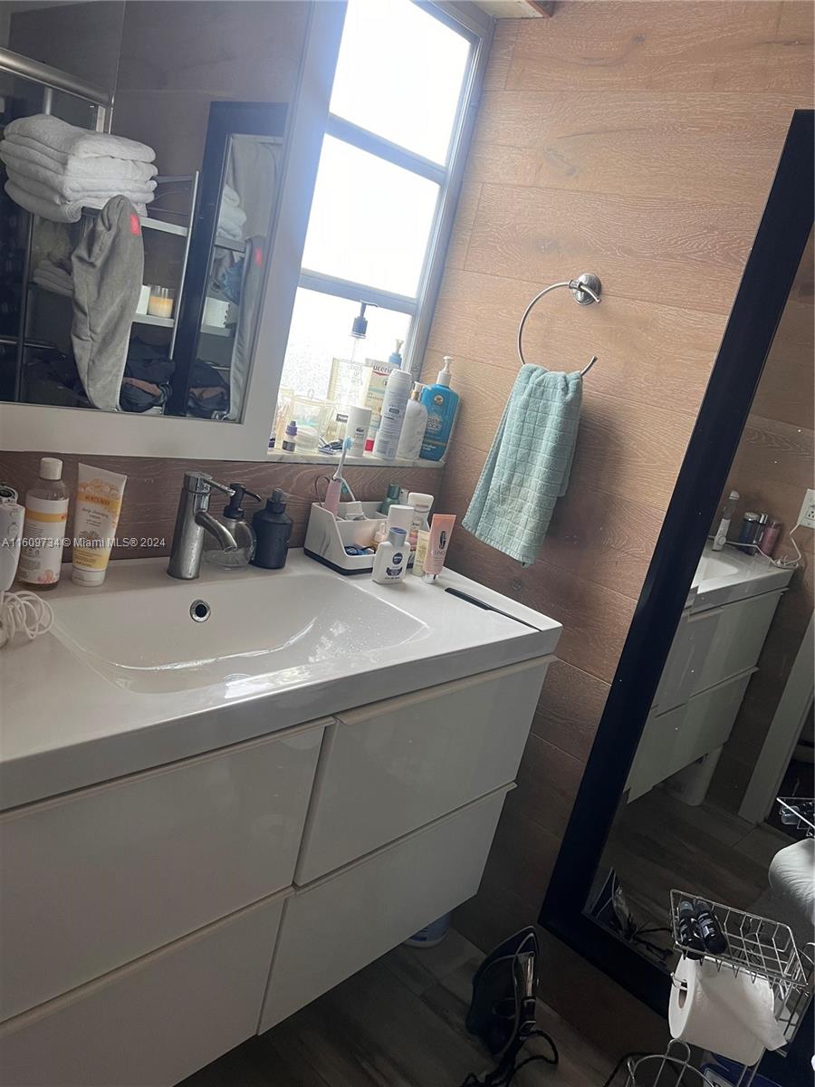 MEADOWBROOK CONDO APTS BL - Residential Lease
