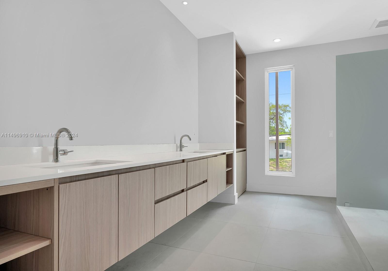 CROISSANT PARK RIVER SEC - Residential