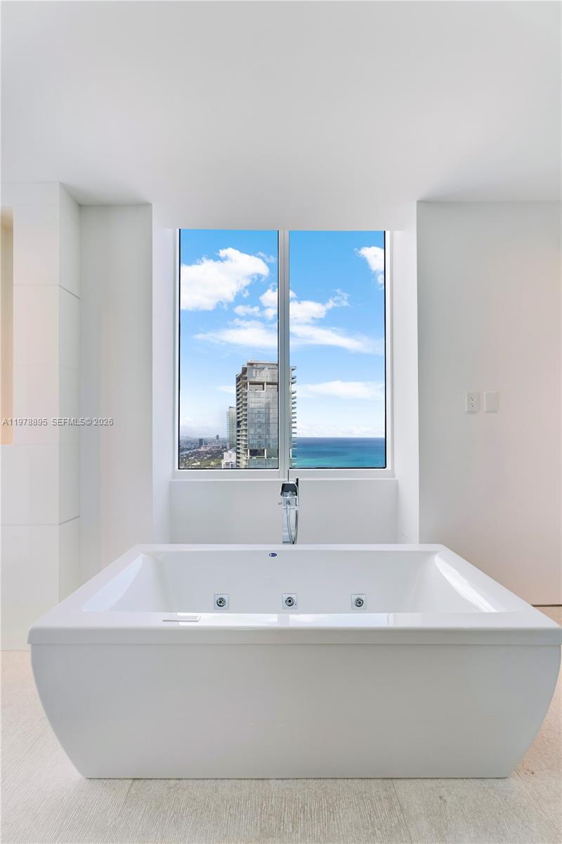 TRUMP ROYALE CONDO - Residential