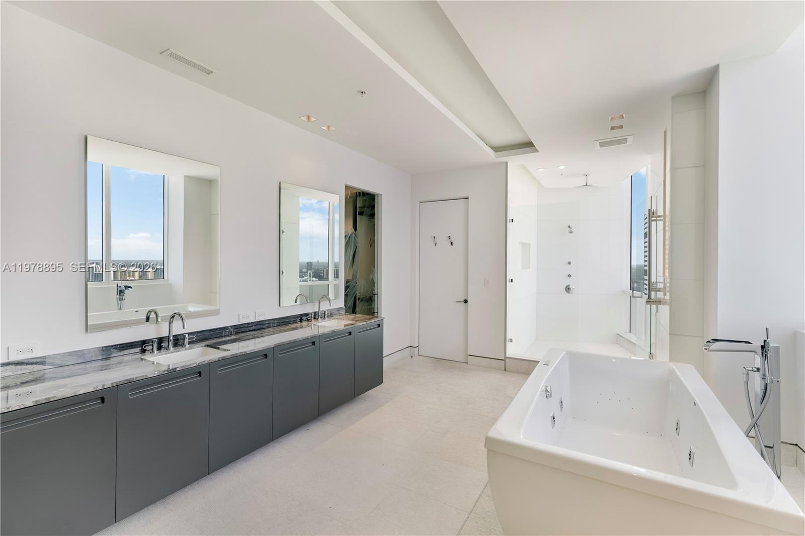 TRUMP ROYALE CONDO - Residential