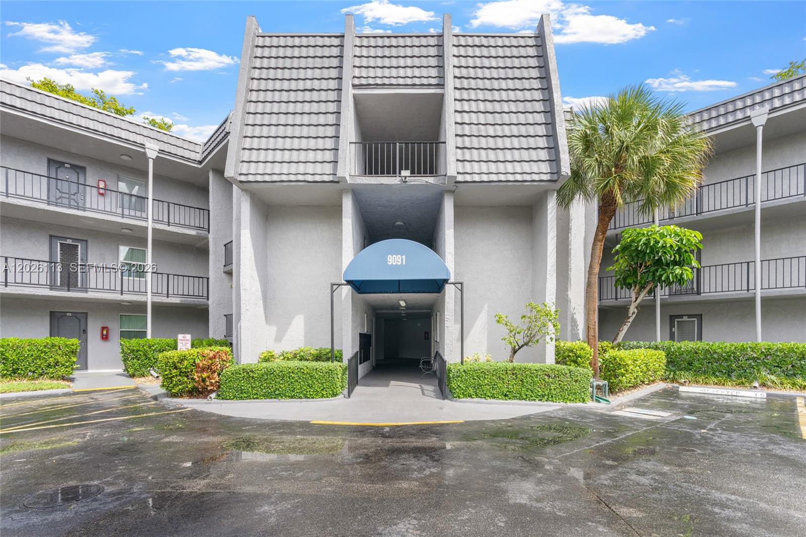 LIME BAY CONDOMINIUM 5 - Residential Lease