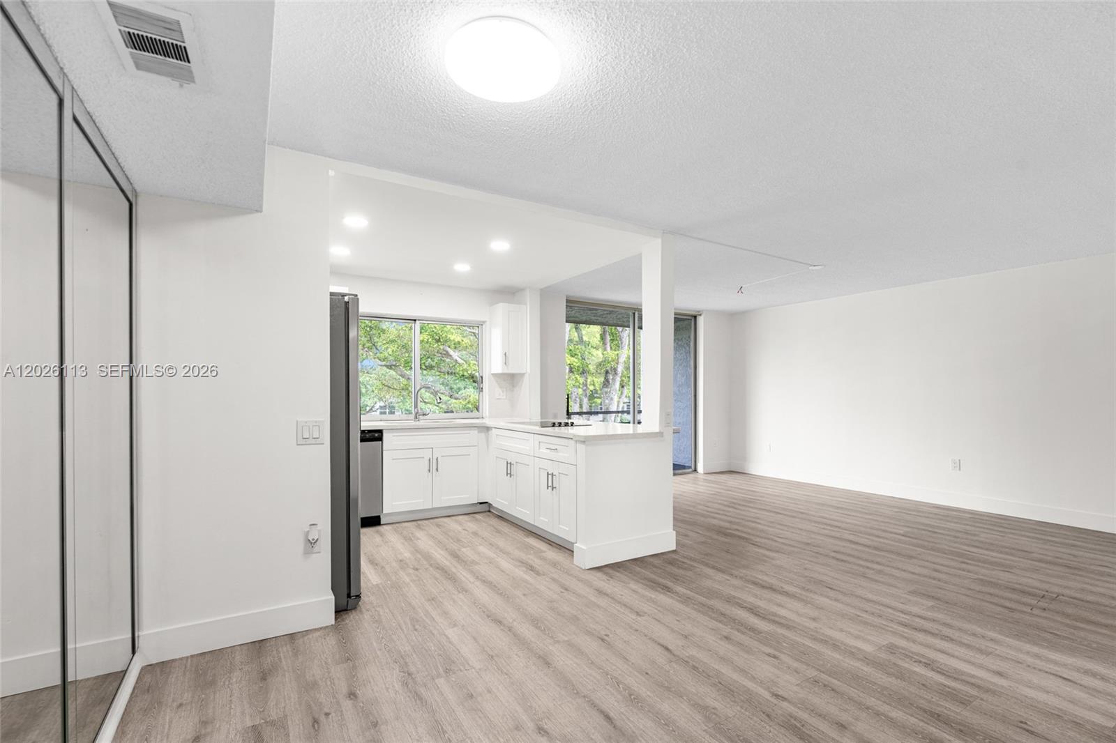 LIME BAY CONDOMINIUM 5 - Residential Lease