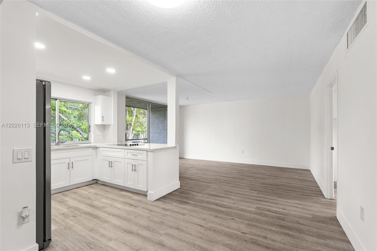LIME BAY CONDOMINIUM 5 - Residential Lease
