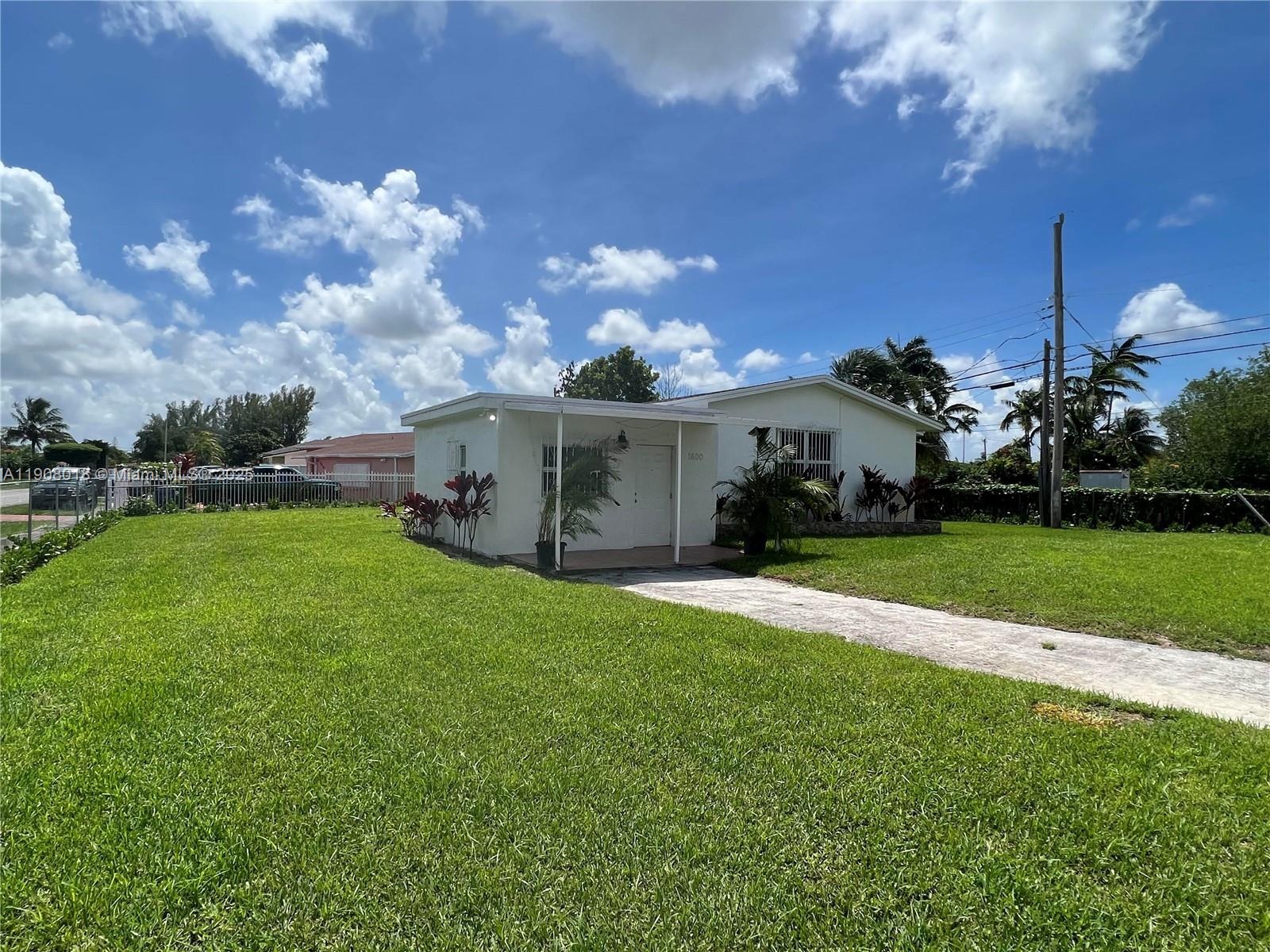 Newly renovated family home in the heart of Miami. Available 1/1/26.