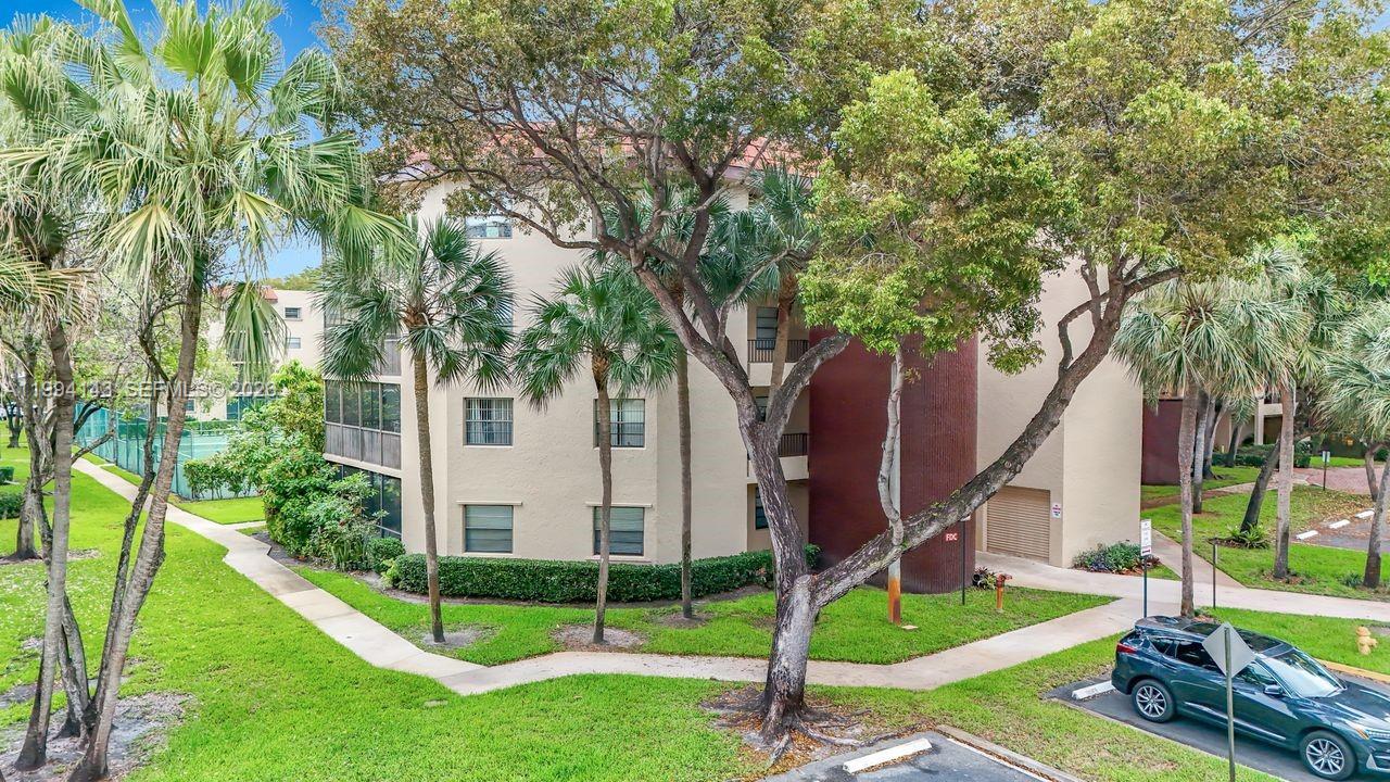 PLANTATION RACQUET CLUB - Residential