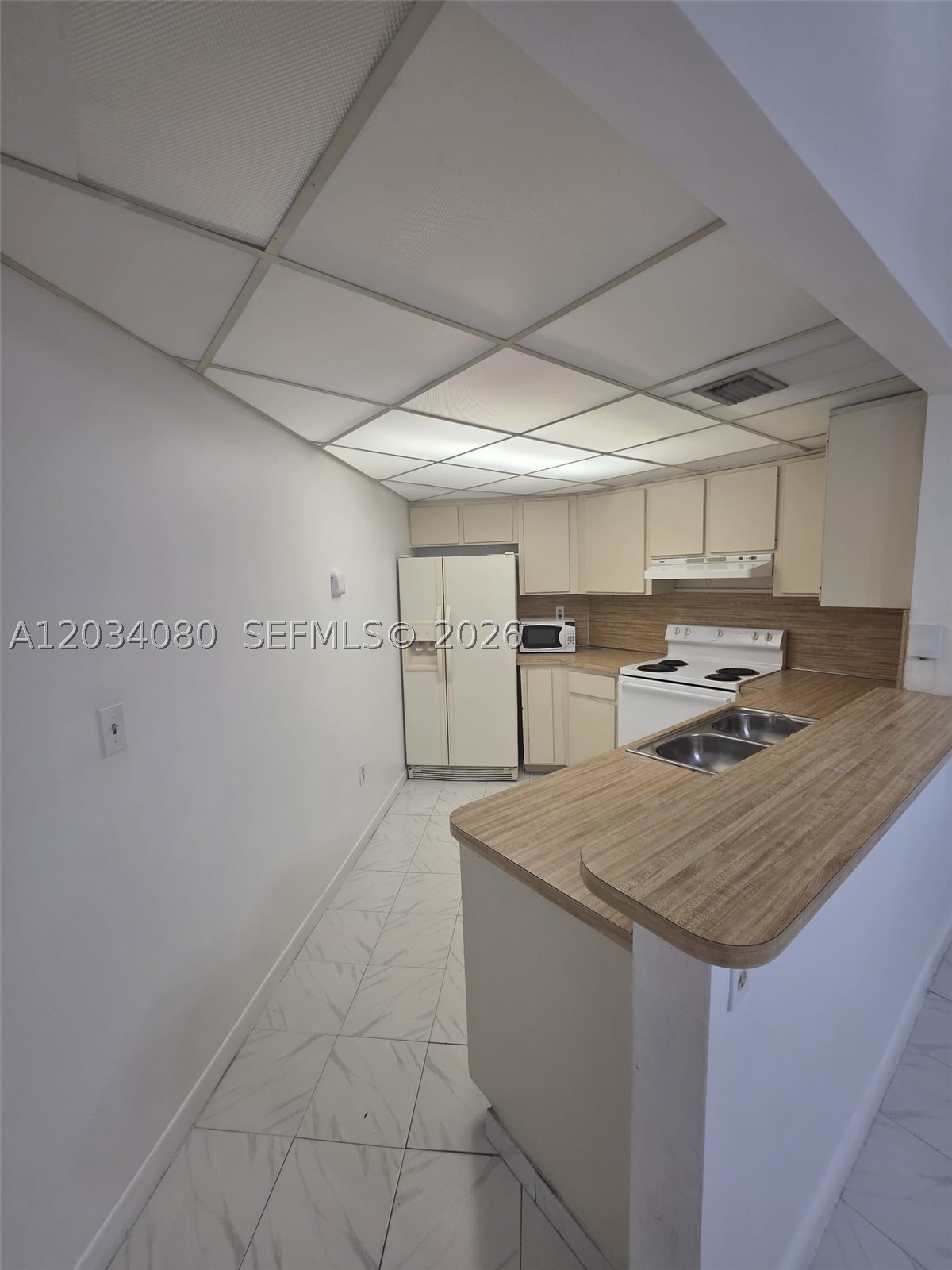 BLEAU FONTAINE CONDO #3 - Residential