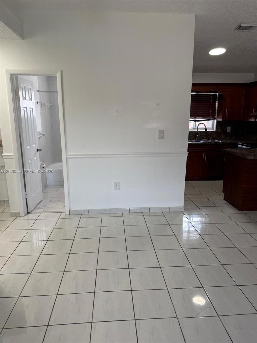 ALCAZAR VILLAS CONDO - Residential
