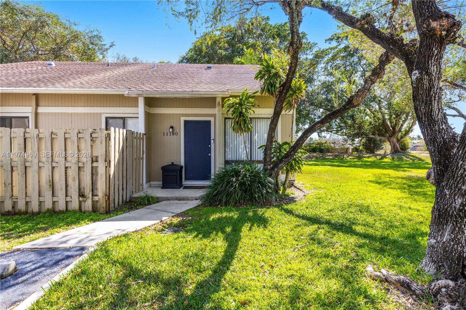 Spacious corner home with new floors, new paint, newer appliances. New electric water heater. Private fenced backyard. Low monthly HOA. Washer/ Dryer inside. 
Playground, community pool, tennis court and more.

Visitors parking available.