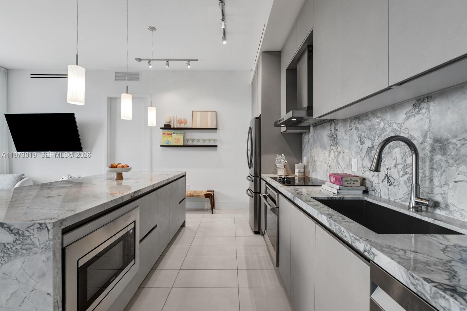 LINCOLN SUB - Residential