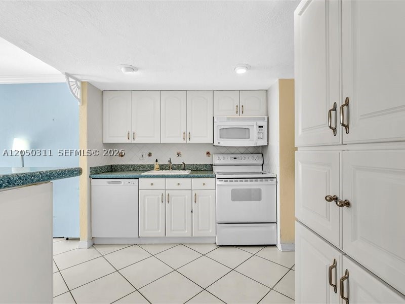 MANATEE CONDO - Residential