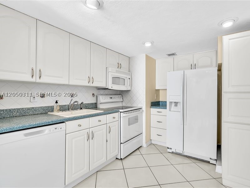 MANATEE CONDO - Residential