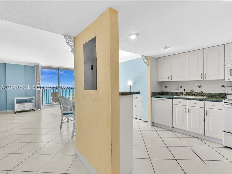 MANATEE CONDO - Residential