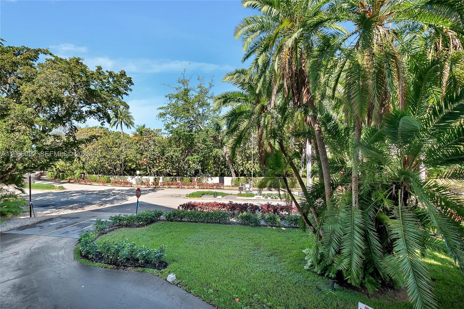 KEY BISCAYNE ONE HUNDRED - Residential