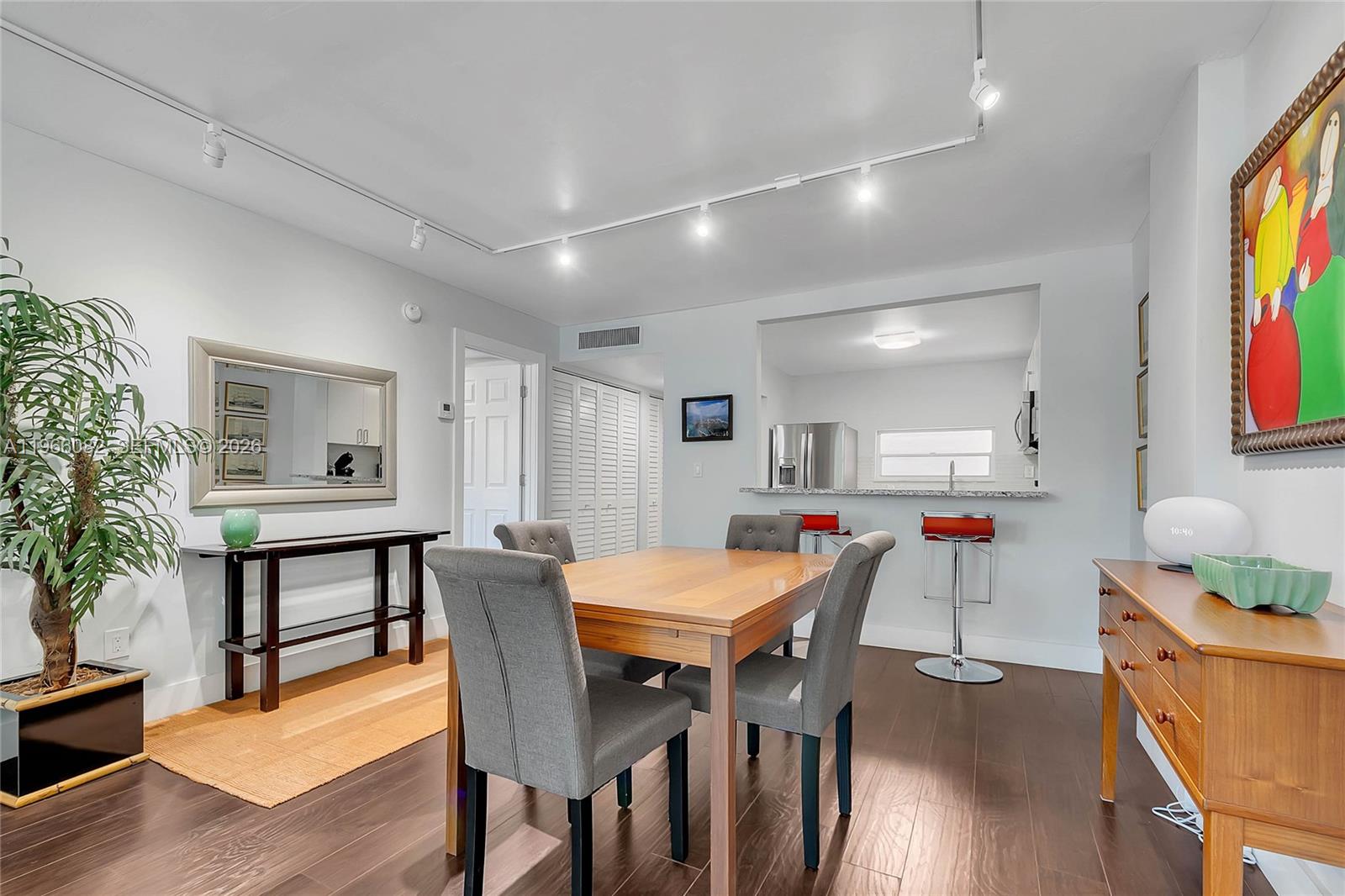 KEY BISCAYNE ONE HUNDRED - Residential