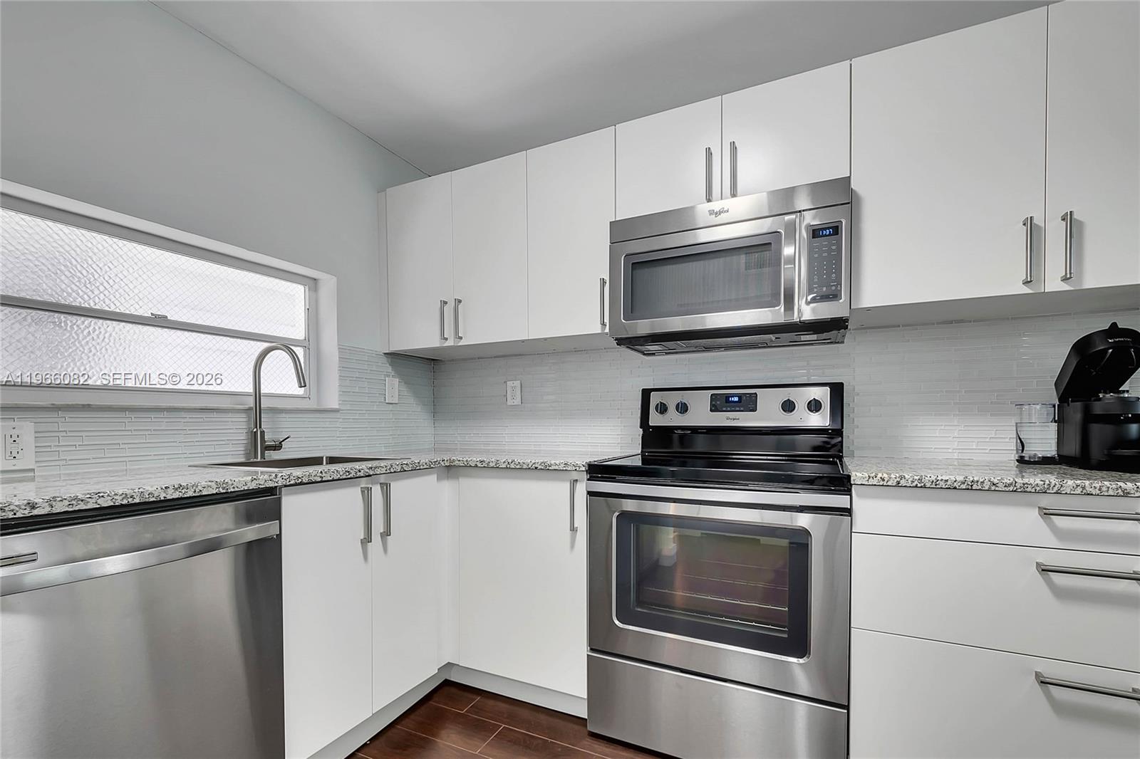 KEY BISCAYNE ONE HUNDRED - Residential
