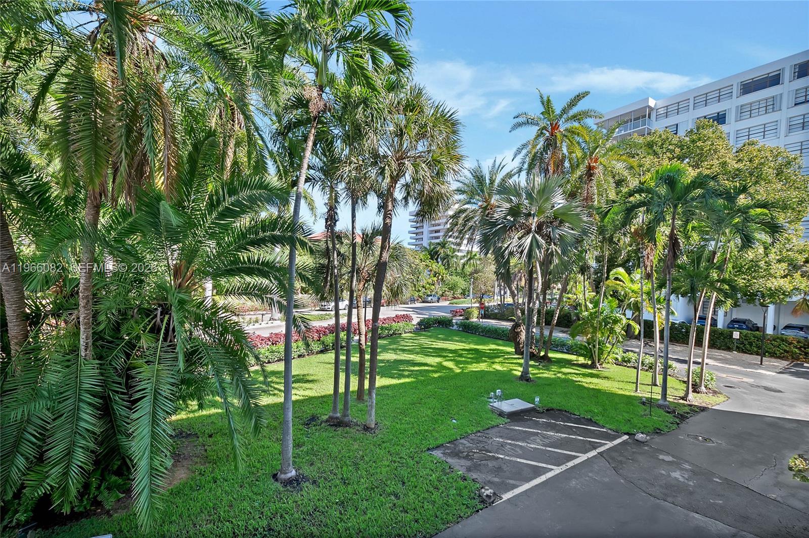 KEY BISCAYNE ONE HUNDRED - Residential