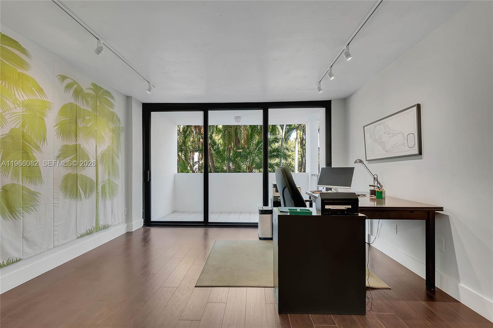 KEY BISCAYNE ONE HUNDRED - Residential