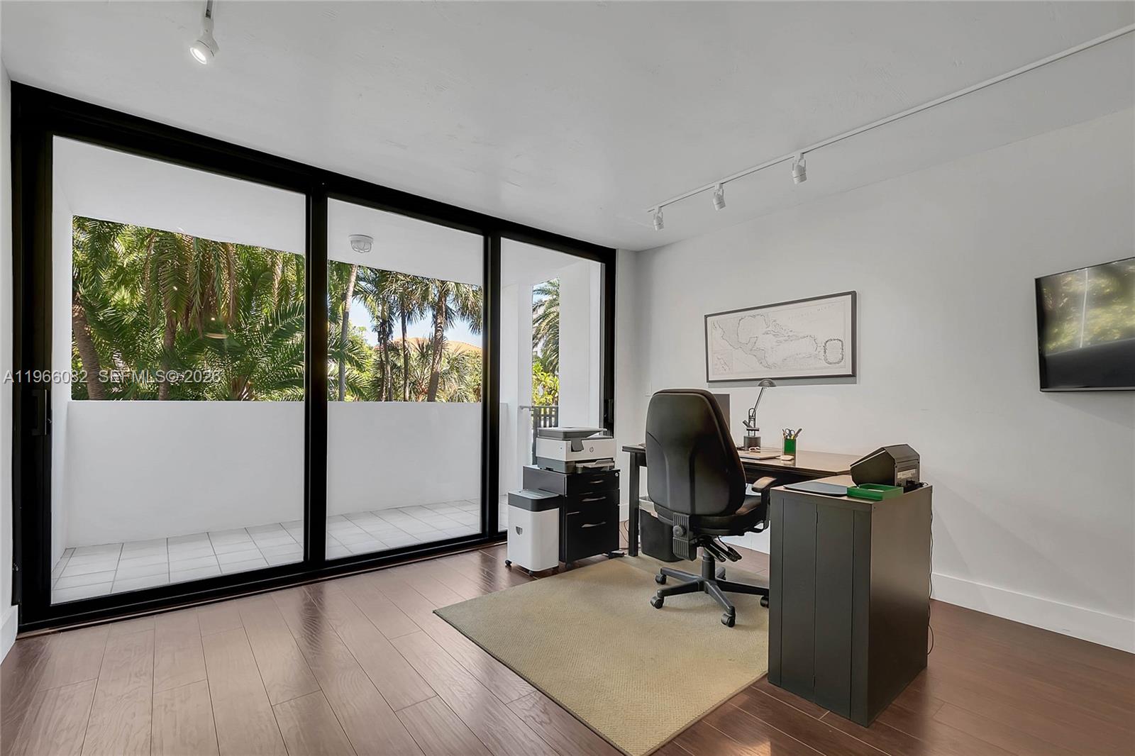 KEY BISCAYNE ONE HUNDRED - Residential
