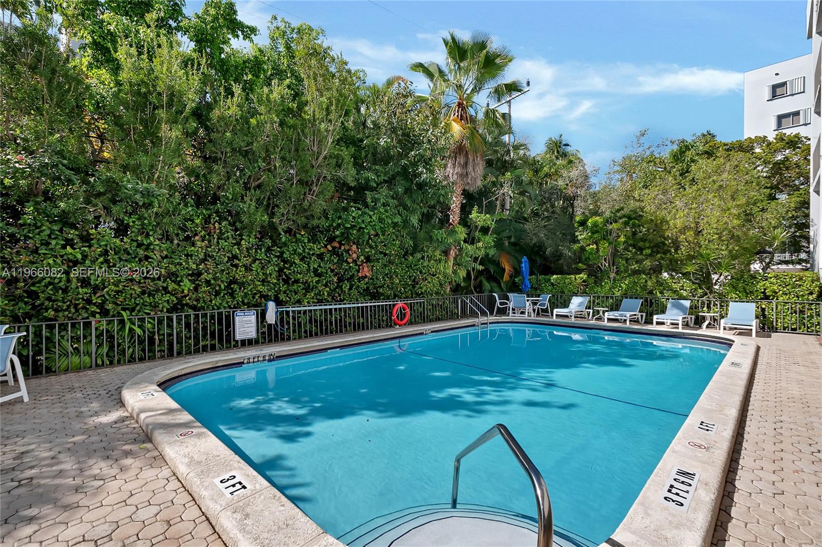 KEY BISCAYNE ONE HUNDRED - Residential