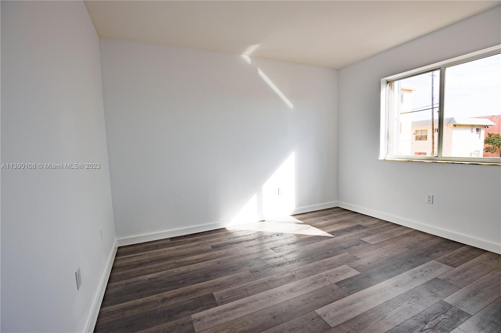 LAWRENCE ESTATE LAND CO - Residential Lease