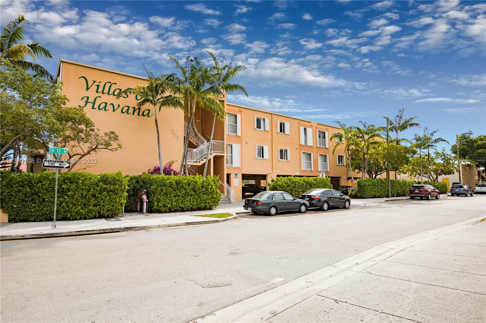 LAWRENCE ESTATE LAND CO - Residential Lease