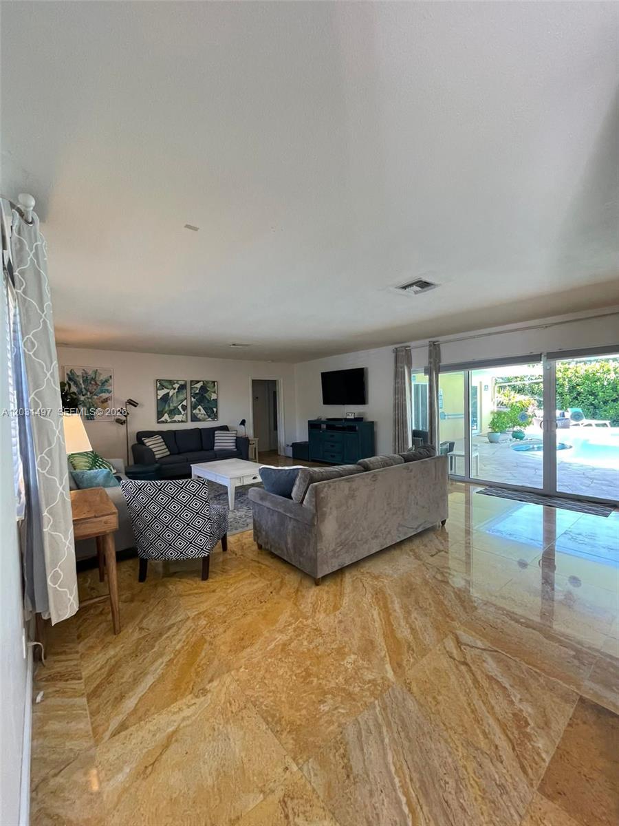 HOLLYWOOD HILLS - Residential Lease